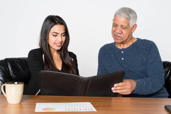 Zakenvrouw op het werk — Stockfoto