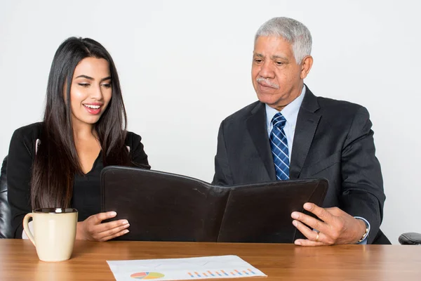 Geschäftsteam bei der Arbeit — Stockfoto