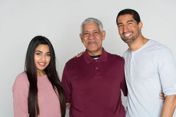 Familia de minoría feliz — Foto de Stock