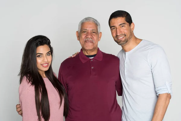 Gelukkig minderheid familie — Stockfoto