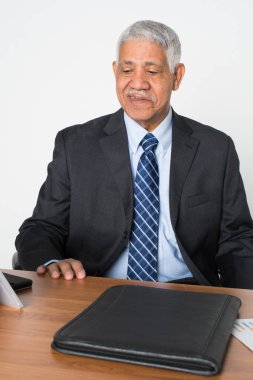 Kıdemli yaşlı adam