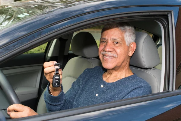 Homem carro de condução — Fotografia de Stock