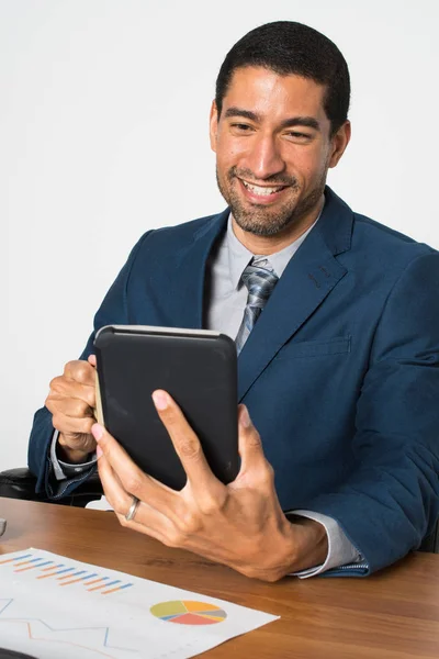 Geschäftsmann im Büro — Stockfoto