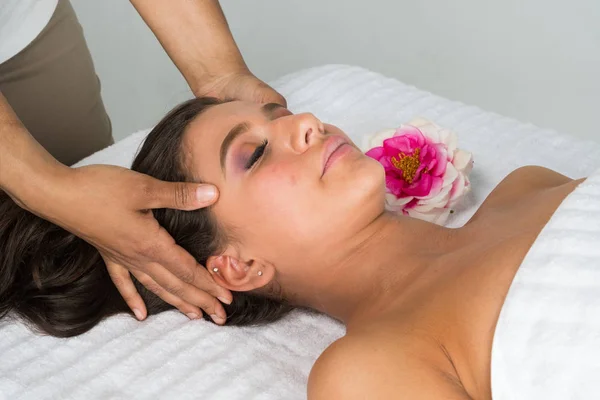 Hispanic Woman Getting Massage — Stock Photo, Image