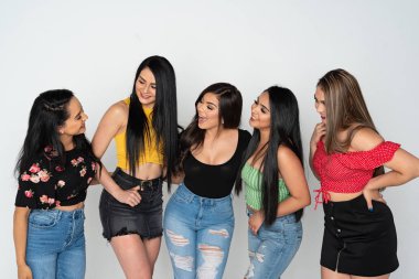 Beş İspanyol Genç Kız Arkadaşı Grubu