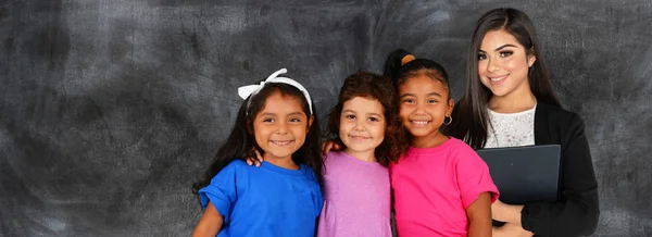 Teacher With Hispanic Students At School — Stock Photo, Image