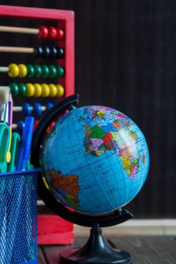 ileti örneği, küre, blackboard okul için hazır. geri okul kavramı