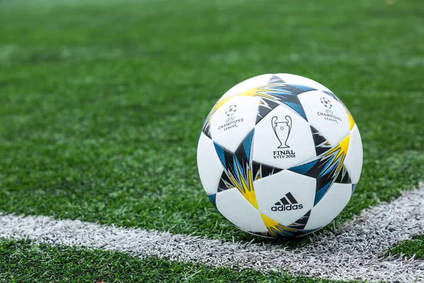 Kyiv Ucrânia Fevereiro 2018 Bola Oficial Temporada 2018 Uefa Champions — Fotografia de Stock Editorial © artjazz #186676358