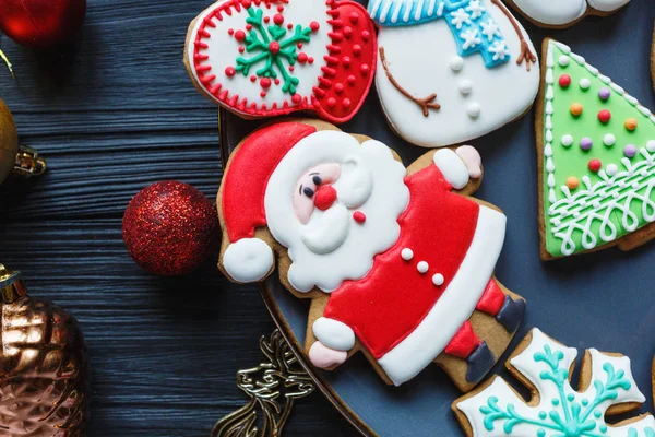 Galletas Jengibre Hechas Mano Para Navidad Año Nuevo Plato Mesa — Foto de Stock