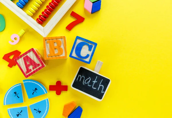 Bunte Mathematische Brüche Zahlen Buchstaben Auf Gelbem Hintergrund Interessante Lustige — Stockfoto