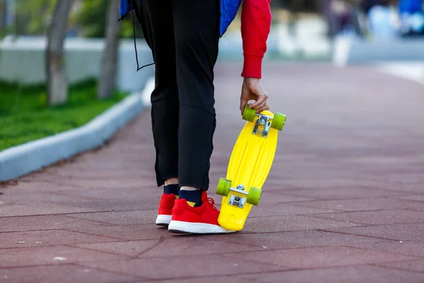 Close Legs Red Sneakers Riding Yellow Skateboard Motion Active Urban — Stock Photo, Image