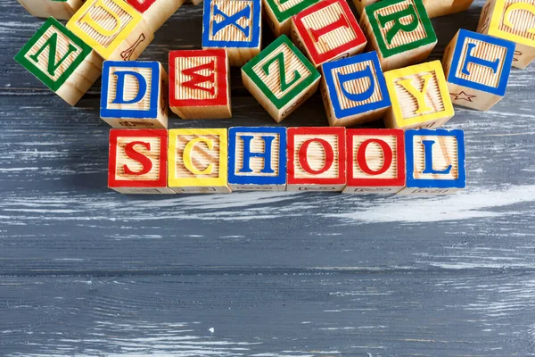 Sokszínű Kockák Szürke Hátterű Betűkkel Ábécé Tanulásra Beállítva Oktatás Vissza — Stock Fotó