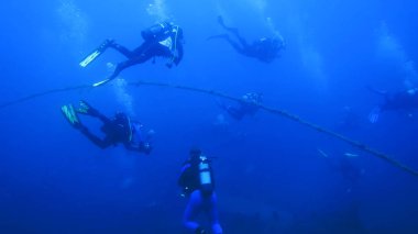 Siluet tüplü dalış.