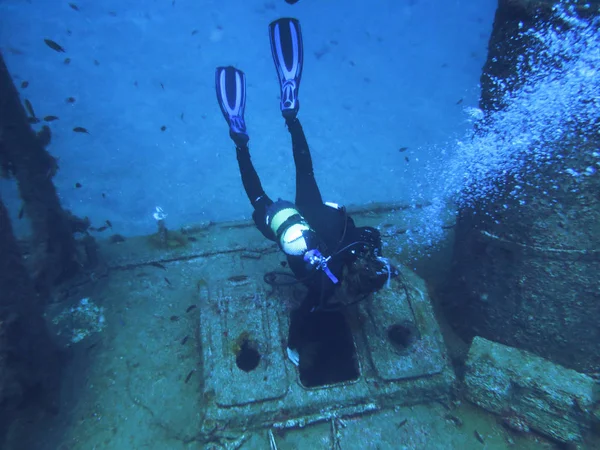 Scuba diving. sunken ship — Stock Photo, Image