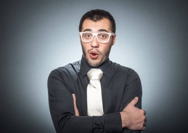 Mutlu adam kravat ile