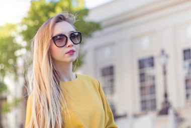 1pretty kadın güneş gözlüğü ile