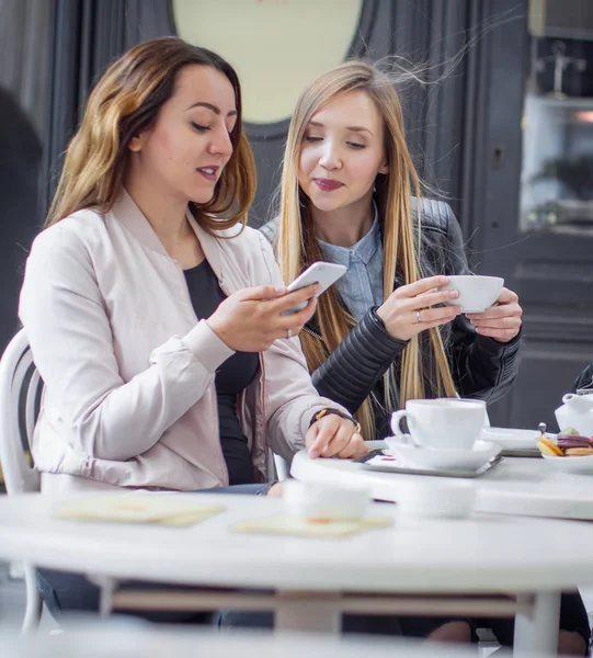 Girl friends — Stock Photo, Image