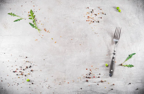 空白灰色石制餐桌与叉子 食物邀请 准备好提供和烹调新鲜的食物 复制空空间 — 图库照片