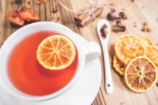 Früchtetee Tasse Mit Zimt Getrockneten Orangen Und Beeren Teetasse Auf — Stockfoto