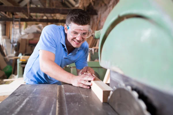 Carpenter Cutting Wood On Circular Saw — Stock Photo, Image