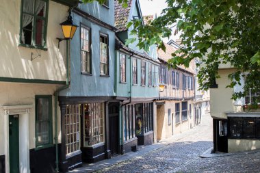 Norwich Norfolk İngiltere 'deki Elm Tepesindeki Dükkanların Dışında