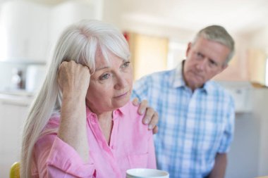Olgun Adam Kadını Evde Depresyonla Rahatlatıyor