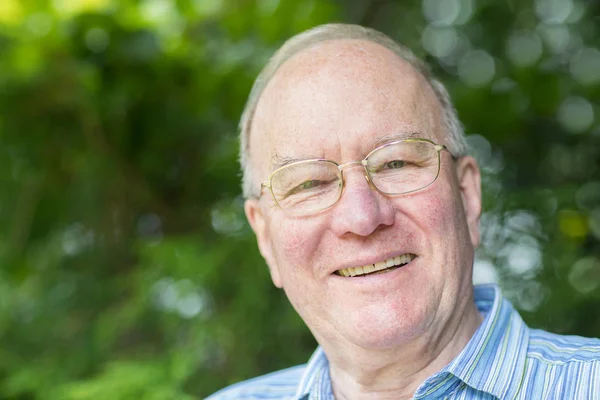 Portrait Of Senior Man Relaxing In Garden — Stock Photo, Image