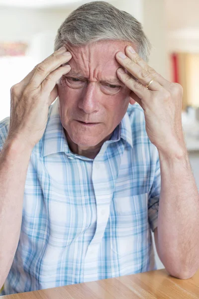 Volwassen Man lijdt aan geheugenverlies — Stockfoto