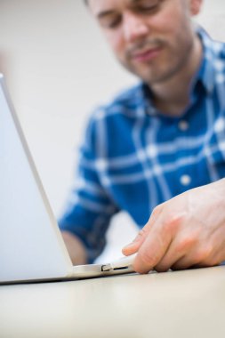Adam Memory Stick üzerine bilgisayar veri yedekleme