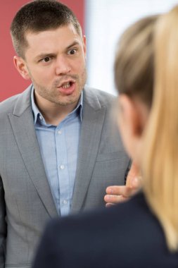Agresif işadamı kadın meslektaşım Office zorbalık