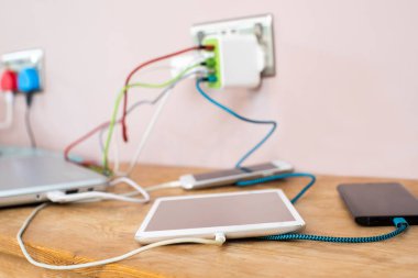 Cep Telefonu Dijital Tableti ve Laptop Bilgisayarı Seçimi Ol
