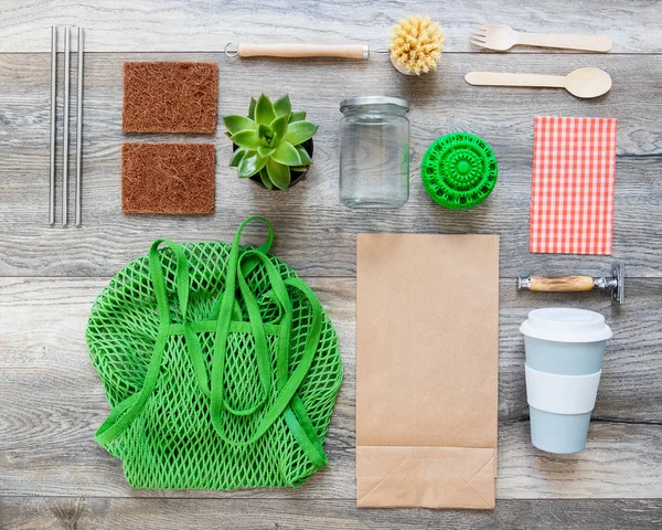 Plat Lay Shot Of Plastic Free Eco Produits avec réutilisable ou de la poussière — Photo