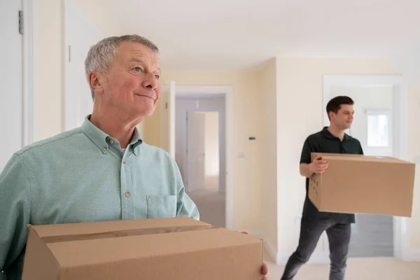 Senior Man Downsizing Retirement Carrying Boxes New Home Moving Day — Stok Foto
