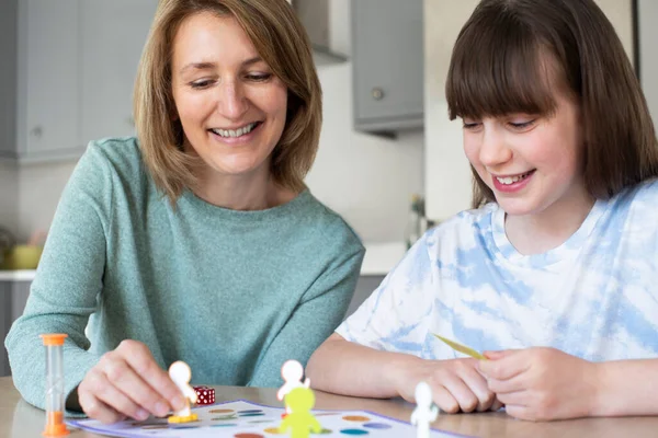 Mother Daughter Playing Generic Board Game Home — Stock Photo, Image