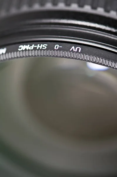 Fechar de um filtro ultravioleta UV no fim de uma lente — Fotografia de Stock