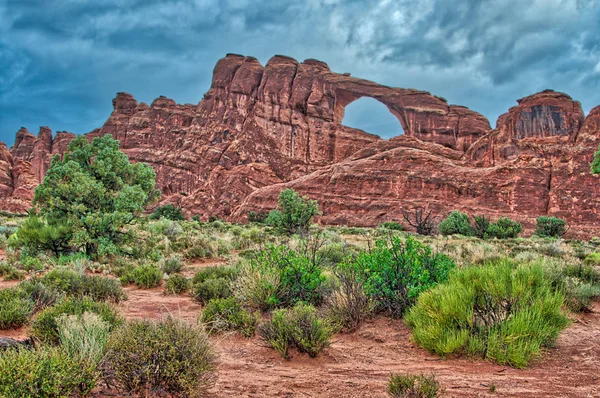 Sandstone Arches and Rock Spires of Arches National Park в Юті — стокове фото