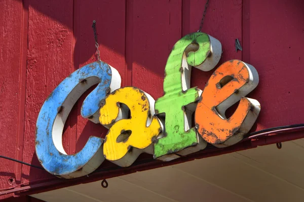 Kolorowy znak kawiarni — Zdjęcie stockowe