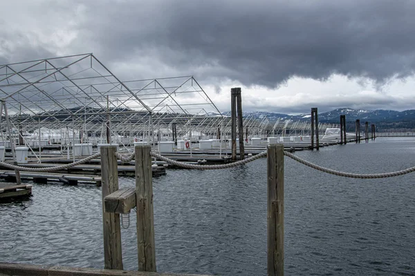 Penghalang Tali Dekat Pelabuhan Kosong Dari Perahu Selama Musim Dingin — Stok Foto
