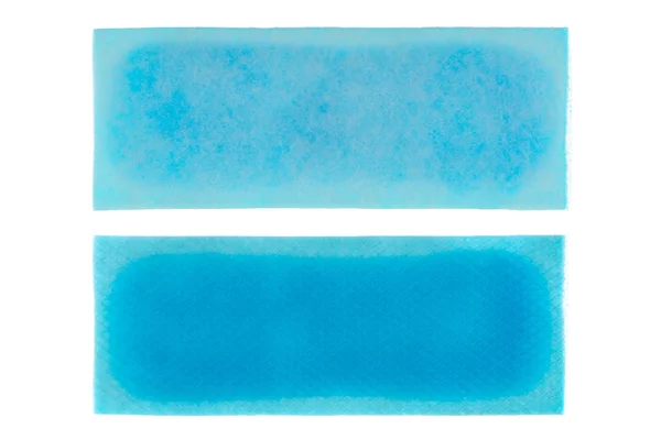 Hoja de gel de enfriamiento rápido para aliviar la fiebre, parche de hidrogel azul aislado en blanco — Foto de Stock