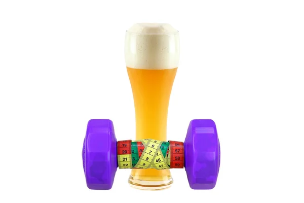 Dumbbell with measuring tape with glass of cold bavarian wheat beer — Stock Photo, Image