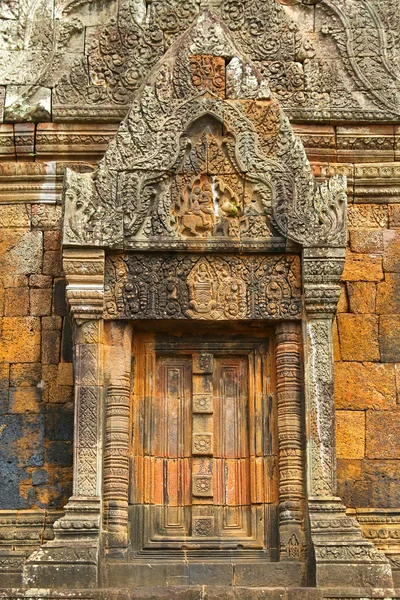 下雨的增值税普，还写了 Wat Phu，高棉印度教寺庙，老挝的一部分 — 图库照片
