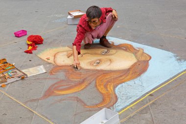 emale sanatçı Floransa, İtalya kaldırımda Venüs'ün doğum resim