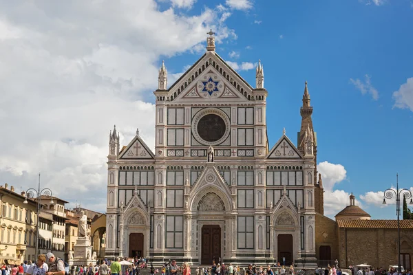 Nationale Basiliek van het Heilige Kruis (Basilica di Santa Croce), de franciscaner kerk in Florence, Italië — Stockfoto