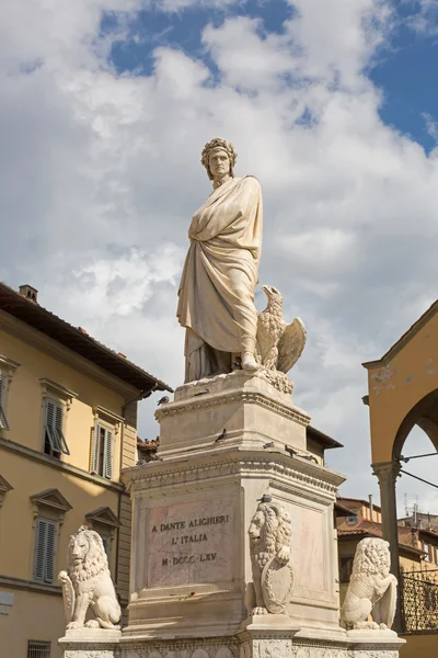 Statua di Durante degli Alighieri, detta anche Dante, aquila, 4 leoni Marzocco a Firenze — Foto Stock