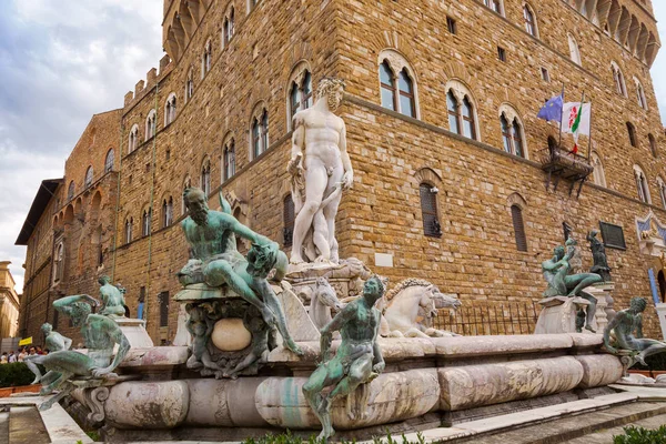 Szökőkút a Neptunusz a Signoria téren (Piazza della Signoria), Firenze, Olaszország — Stock Fotó