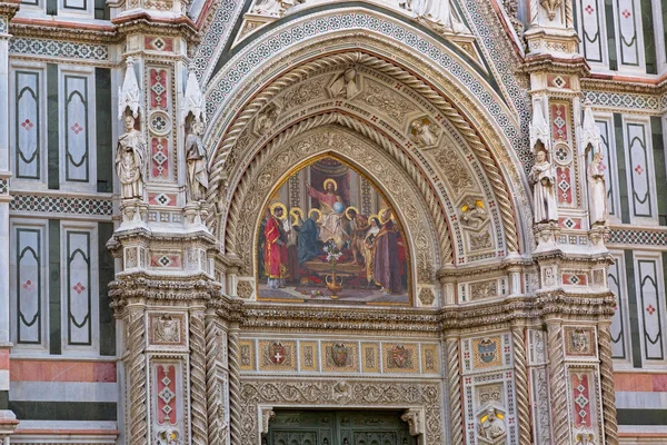 Jesus segurando globo mosaico, Cristo Pantocrator no portal da Catedral de Florença, Itália — Fotografia de Stock