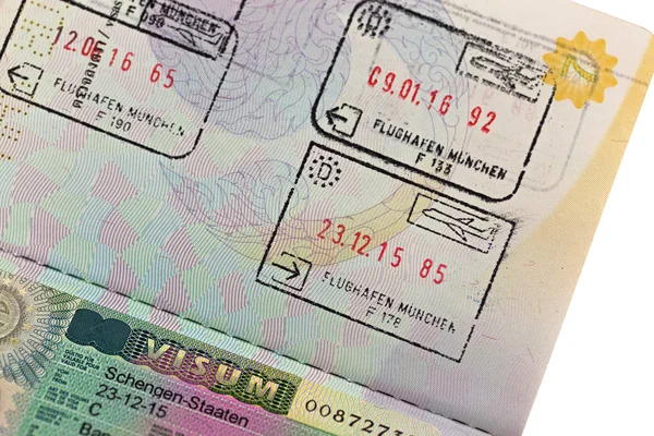 Schengen visa with arrival and departure entry stamp on Thai passport — Stock Photo, Image