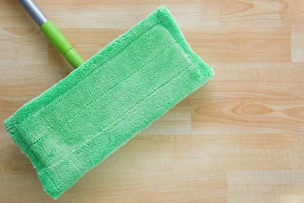Mikrowłókien mopa podłogi wycieraczek zamiatanie narzędzie z srebrny uchwyt do czyszczenia — Zdjęcie stockowe
