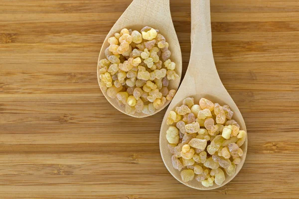 Wooden spoon of Aromatic yellow resin gum incense from Sudanese Frankincense tree — Stock Photo, Image