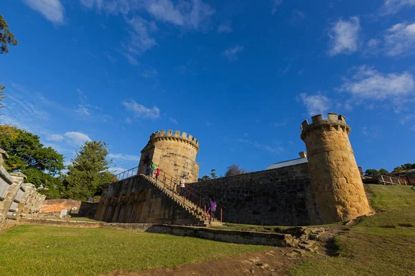 Tourists walking up to Guard Tower as a ruin on Settlement Hill at Port Arthur Historic site in Tasmania, Australia — Stock Photo, Image